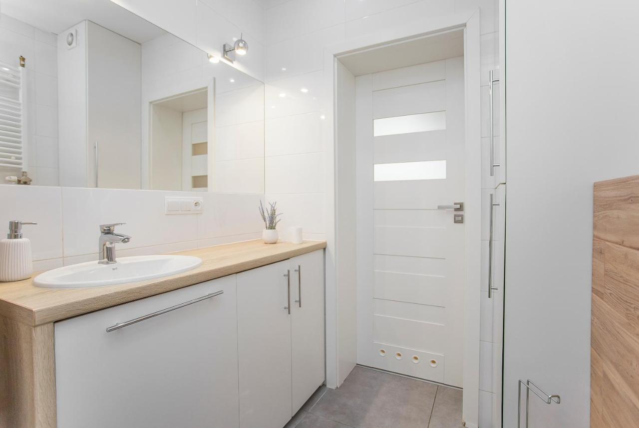 Urban Jungle Apartment In The City Center Білосток Екстер'єр фото